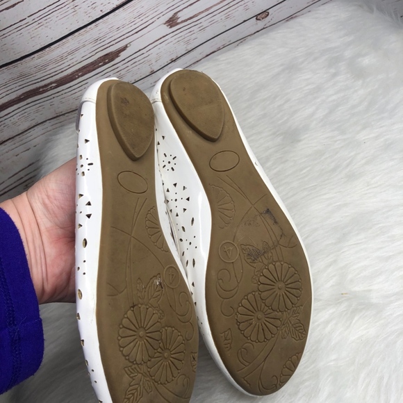 Steve Madden Girls Flats | Size 4 - Picture 6 of 7